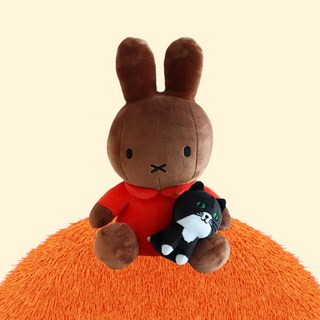 抱著貓咪的米菲兔娃娃, 27cm, 1個, 棕色