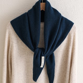 CocoDream Besni 羊毛三角披肩針織圍巾