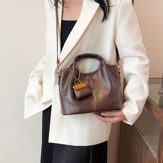 Chichills Brelin 復古奢華簡約肩背斜揹包 11900, 棕色