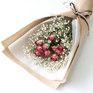 ROMANTIC NOVEMBER 乾燥花 紅絲絨迷你玫瑰與白色滿天星牛皮紙花束, 混合顏色, 1個