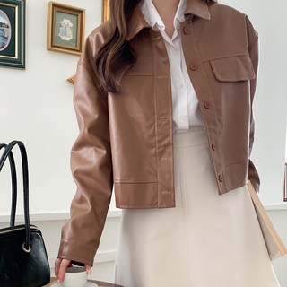 女款 Critic 翻領線條口袋短版皮革外套 cpjk4240c28