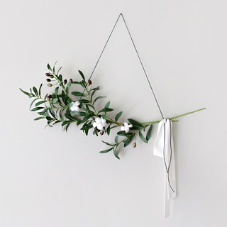 BLOOMING&ME 綻放與我 棉花橄欖垂墜花環, 綠色 + 白色