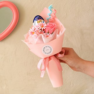 센트바스켓 스윗블룸 킨더조이 꽃다발, 캔디핑크(꽃), 랜덤발송(킨더조이)