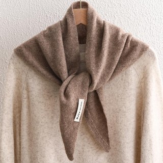 Coco Dream 貝斯尼羊毛針織三角圍巾