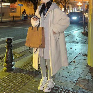 女性時尚潮流冬季風格層次感連帽長版羊羔毛保暖大衣