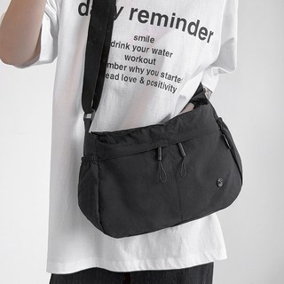 FROMHEAVEN Moiqiu 輕便休閒斜背包 H938, 黑色