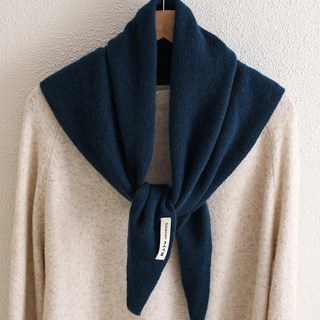 COCO DREAM 貝斯尼羊毛三角針織圍巾