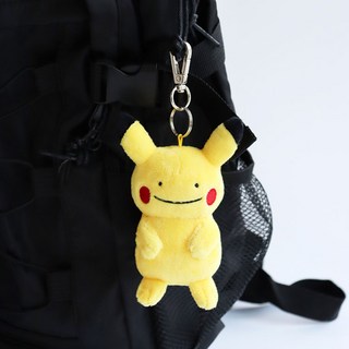 PoKeMoN 寶可夢 變身成皮卡丘的百變怪 站姿包包吊飾, 1個, 8cm, 混合色