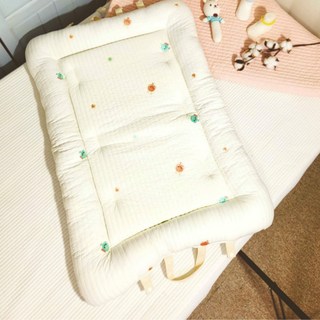 Cocomabelle 酣睡研究所 頂級100支純棉卡通刺繡便攜式可折疊床中床 Gureumireu款 60 x 85 cm, 象牙白