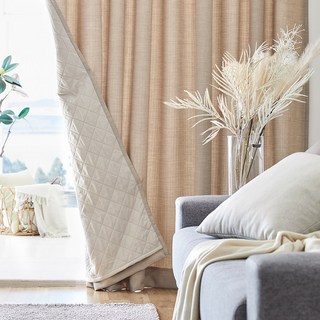 모던하우스 린넨스타일 커튼이 창가에 걸려있는 모습