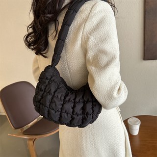 PEONIST 澎澎絎縫雲朵肩背斜背包, 黑色