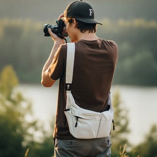 Tripacc Hold-on 防盜多合一內建卡夾斜背旅行包 T800, 象牙白