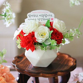 ScentBasket 人造花束 絲花 香皂花 康乃馨桌花 + LED燈飾 + 手提盒 + 裝飾插牌 + 零用錢信封 套組, 1套, 紅色