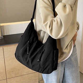 Syunick 直式拉鍊斜背包, 黑色