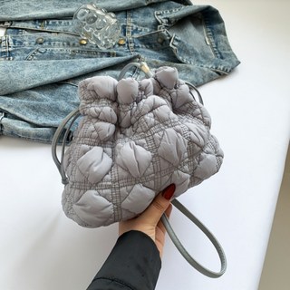 Sonio 雲朵絎縫肩背包