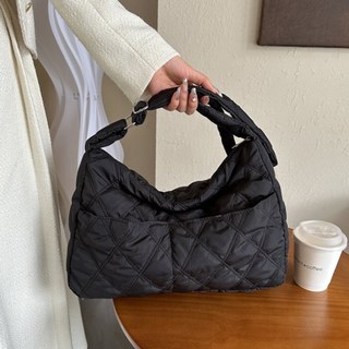 SORIDAL 休閒壓紋絎縫斜背包, 黑色