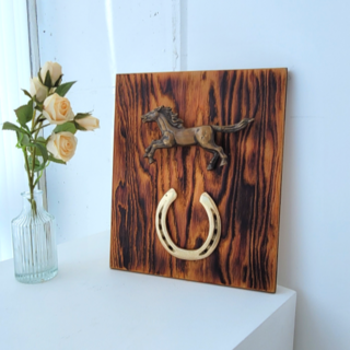 Kuching island. 黃銅鑄造招財馬蹄鐵畫框, 單色