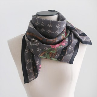 VARVISU 花卉鏈條方形絲巾