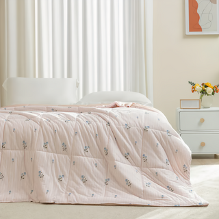 BLUE BIRD BEDDING 青鳥家居 針織雲朵絨水洗四季被 100%聚酯纖維面料 羽絲絨棉纖維填充, 緻雅