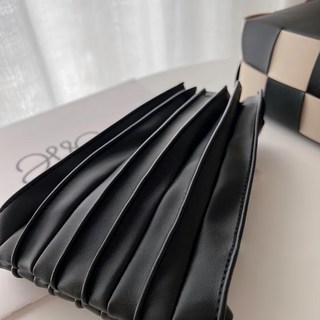 韓系皺摺皮革小包 象牙白/質感黑/奶茶棕, 20 x 12cm