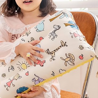 愛北鼻 獨家加厚水洗枕 開心樂園, 柔軟舒適，卡通圖案，寶寶枕頭, 43 x 28cm