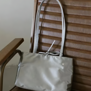 沐慕家居 緞面小肩包 亮光銀, 18cm x 8cm(背帶28cm)