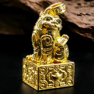 財神小舖 虎爺四方發財印項鍊 (富貴金) 銅+電鍍24K金 綠鋯石 長約52cm, 1條