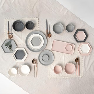 SSUEIM maribel 4人陶瓷餐具組, 4個飯碗 + 4個湯碗 + 4個匙筷架 + 2個醬料碟 + 大圓盤 + 2個小圓盤 + 4個小六角盤 + 4個中六角盤 + 長方盤, 奶油白+淺粉色+藍灰色+木炭黑色, 1組