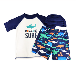 愛北鼻 男童分體泳衣組, 深藍字母鯊魚 上衣+泳褲+泳帽, 7碼