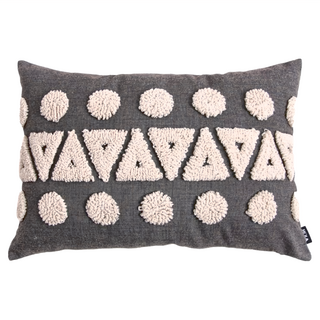 HOLA 和樂家居 三角圓仿麻立體繡花腰枕 014354513 690g, 礫灰白