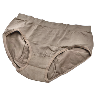 愛米克拉 中腰無縫純色包臀內褲 90%尼龍 10%彈性纖維