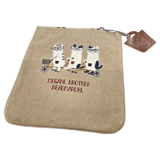 kUSUgURU JAPAN 日本眼鏡貓 NEKOMARUKE貓丸系列 手提包 附皮質造型掛飾 協力車造型, 米黃色