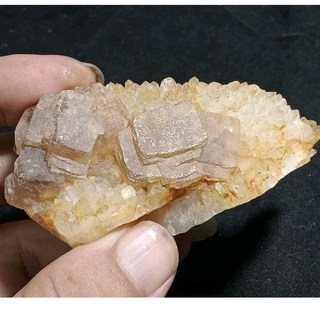 晶棋 湖南螢石水晶共生礦物標本0317-3，獨特晶棋造型，居家擺飾、能量淨化, 1個