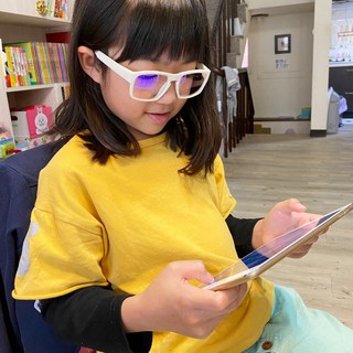 Loveye抗藍光眼鏡，三種尺寸可選，耐凹折鏡架，有效阻隔有害藍光，保護眼睛健康