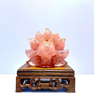 轉轉運 粉晶九尾狐擺件，開光晶石能量，提升姻緣異性緣，附贈雕花底座, 開光粉水晶九尾狐(好姻緣，改善異性緣),皆附贈一個方形雕花底座