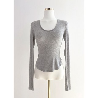 SISI【L22013】韓版純慾風U領長袖T恤：低胸顯瘦、貼身開衩設計，居家外出皆宜