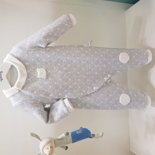 아가방 겨울 베이비페어 무형광 삼중지 아기 유아 우주복 얇은 솜 누빔 보들 따뜻해용 / 환한 그레이와 화이트 조합 곰돌이 콕 깜찍 유아 우주복 / 신생아 백일 외출복