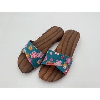 g-shoes shop木鞋工坊藍底貓咪木屐拖鞋，可愛貓咪造型，舒適木質鞋底，夏日必備時尚單品