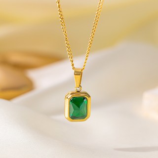 古巴鏈項鍊 心形鏤空 扁平蛇鏈 愛心吊墜 鈦鋼 潮流飾品 男女中性款 情侶對鍊 日常穿搭 百搭耐看 不易褪色 輕奢質感 中性風