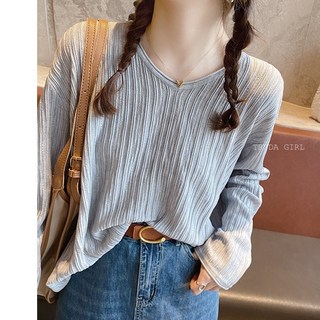 《杜達女孩》質感肌理紋V領坑條上衣 柔軟安迪絨長袖薄針織上衣 V領設計展現時尚感