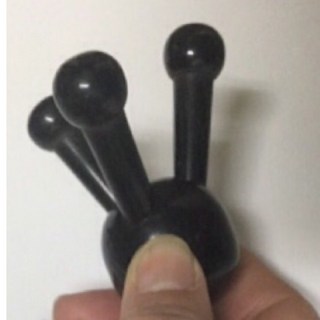 《57健康酮學彙》小黑三腳按摩器，肩頸背部按摩，輕巧便攜，舒緩疲勞, 1個