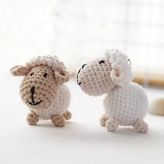 嗨購 好事髮生diy毛線材料包 掛件鑰匙扣包掛自製 鈎針編織玩偶手工禮物 送閨蜜diy 毛線針織 手作材料包 鉤織毛線, 材料包自己做-小羊情侶掛件, 1個