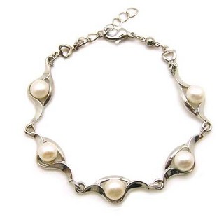 天然白色珍珠秀麗花手鍊，精緻花朵設計，優雅氣質，展現女性魅力