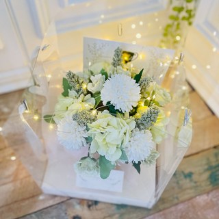 LOVELY FARM 感謝狀反轉花盒 鬱金香, 綠色 + 混搭花叢