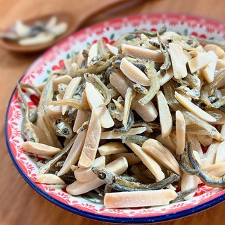 澎湖杏仁小魚乾300g，嚴選澎湖特產小魚、加州優質杏仁，營養美味的完美結合, 1個