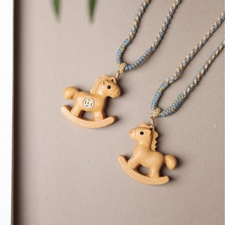 搖錢馬吊飾，手機包包鑰匙扣，生肖馬年掛件, 黃金檀木馬【馬上有錢】【麻繩款】