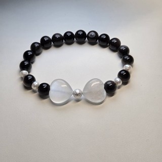 黑曜石珍珠心形月光石手鍊，時尚優雅，展現獨特品味