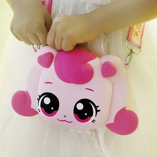 말랑말랑한 부드러운 재질의 케릭터 얼굴이 깜찍하게 디자인 된 하츄핑 크로스 가방