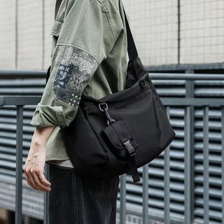 大容量潮流郵差包 運動休閒斜背包 男用斜肩包 通勤旅行包, 黑色