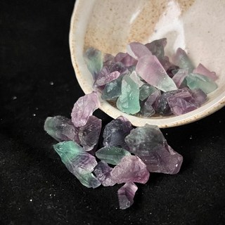 天然水晶 孔雀螢石 碎石 淨化 約2-4cm 七彩 繽紛 魚缸 造景 植栽, 1個